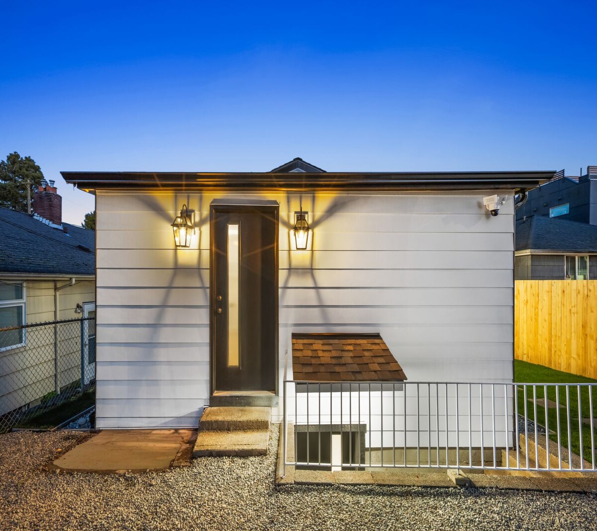 Building Photo - 5945 Fauntleroy Way SW