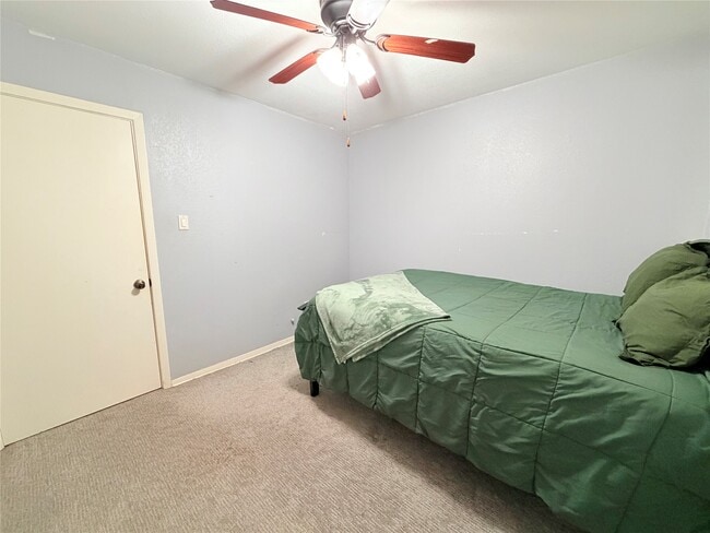 Building Photo - 14790 Cypress Dr