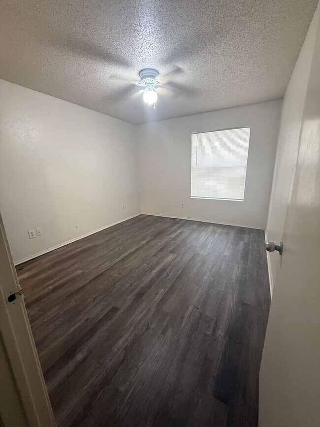 Building Photo - Langtry Apartments- 2 Bedroom 2 Bathroom