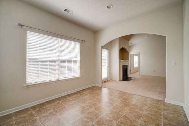 Building Photo - 4 BR/2 BA, 1 Car Garage, Charming Home in ...