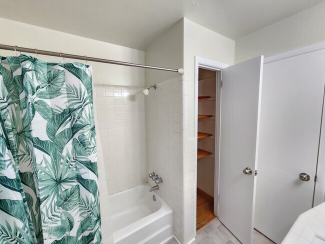 Building Photo - 139 Saratoga Dr