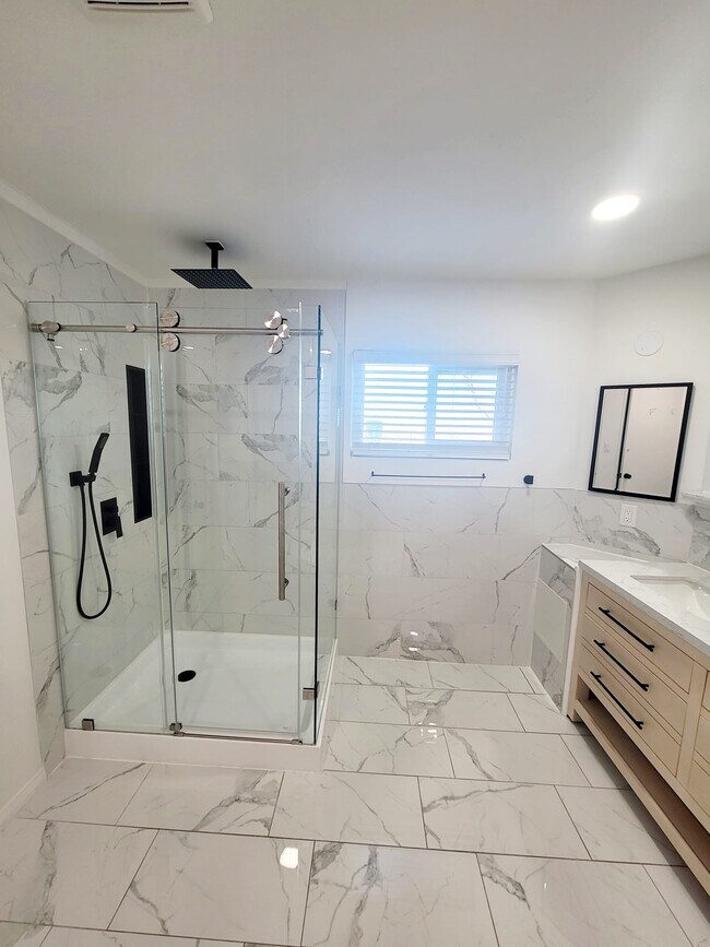 Building Photo - 36744 Vista del Lago St