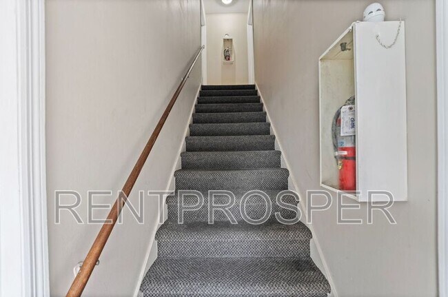 Building Photo - 317 E Amelia St