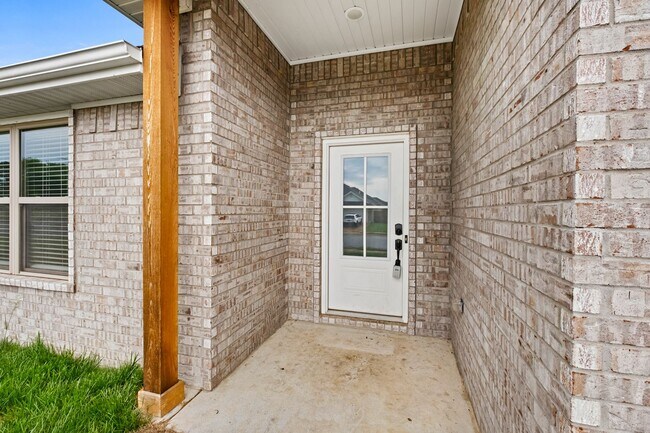 Building Photo - Spacious 4-Bedroom Home with Open Layout, ...