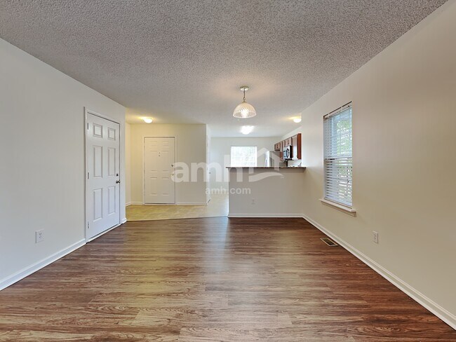 Building Photo - 6 Saddlemount Ln