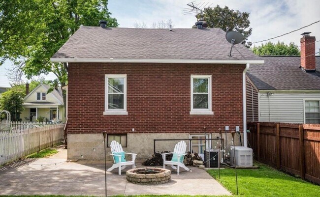 Building Photo - Gorgeous Renovated Highlands Bungalow – Av...