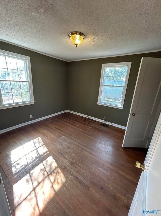 Building Photo - 803 Fairway Dr NW