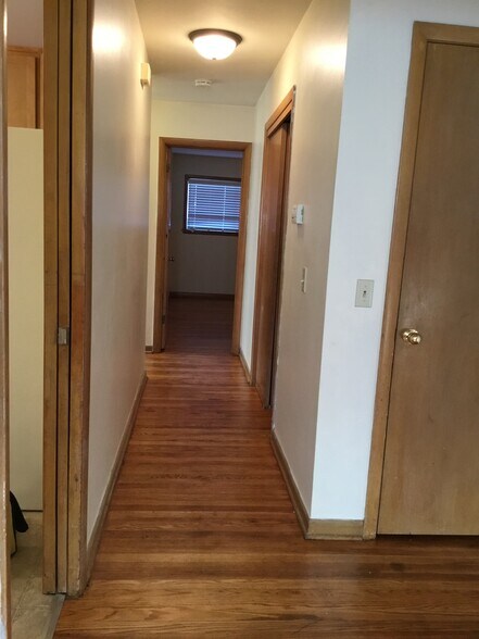 Building Photo - 426 Rushmore Ln