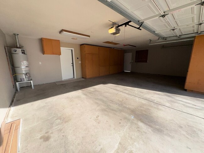 Building Photo - 553 W Fallbrook Ave