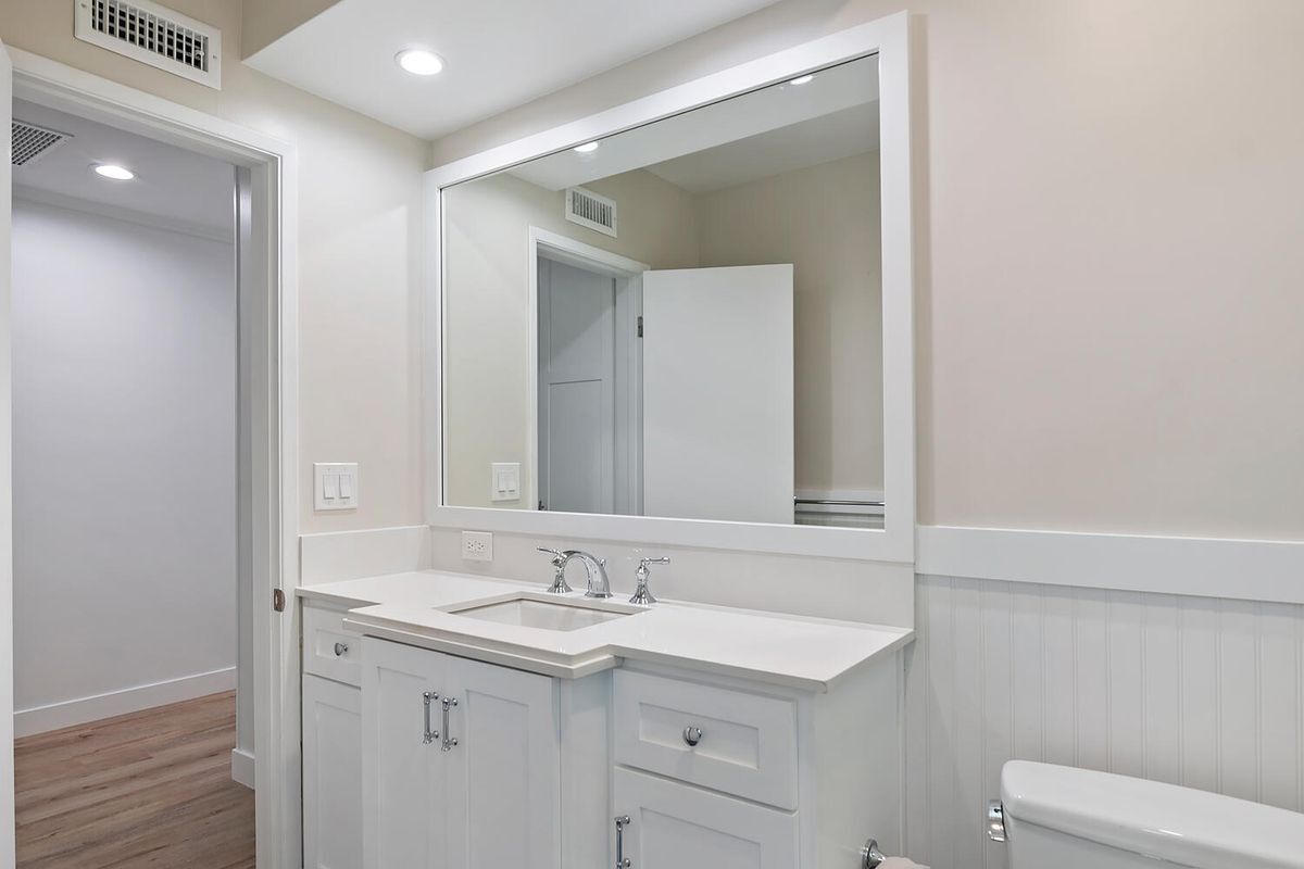 Building Photo - 11555 Duque Dr