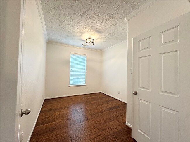 Building Photo - 24234 Lake Path Cir