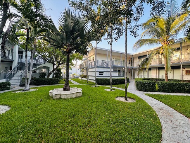 Building Photo - 946 Bay Dr E