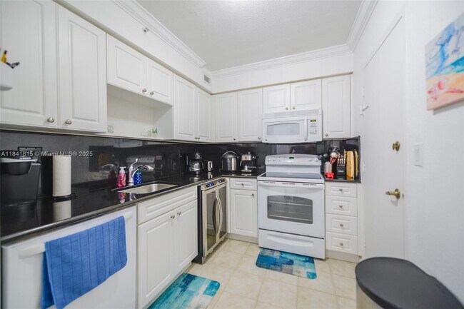 Building Photo - 2501 S Ocean Dr