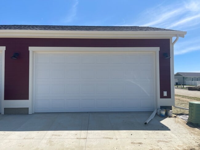 Building Photo - 1698 St George Blvd