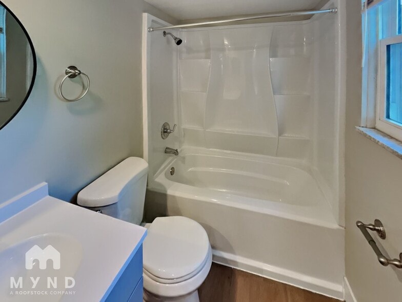 Building Photo - 5621 Oakmont Dr