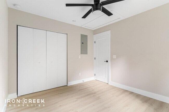 Building Photo - Modern 3-Bed/2.5-Bath Home with Fenced Yar...