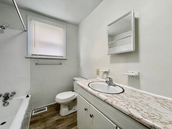 Building Photo - 1471 Hoyt St