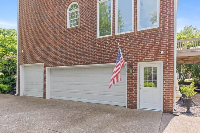 Building Photo - Luxury Furnished Home