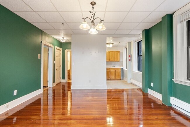 Building Photo - 36 Joy St