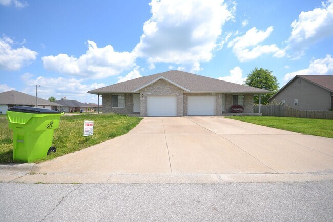 Building Photo - 432 Birchwood Duplex