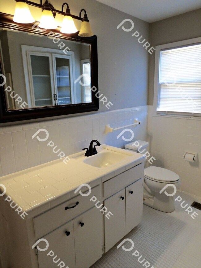 Building Photo - 1003 Heard Ct SE