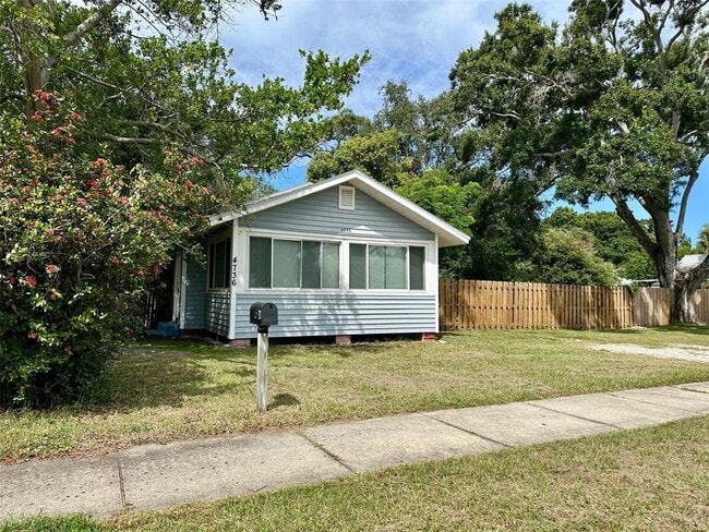 Primary Photo - 4736 20th St N
