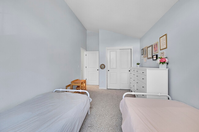 Building Photo - 14602 E Bellewood Pl