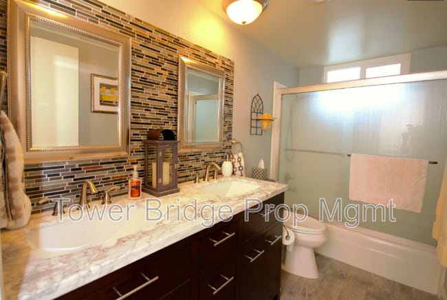 Building Photo - 5680 Reinhold St