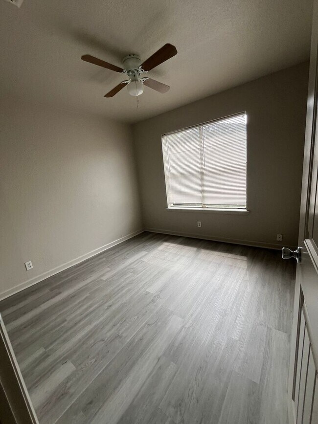 Building Photo - Home for Rent