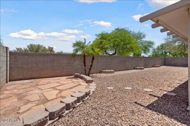 Building Photo - Spacious Corner Lot Home with 3-Car Garage in Surprise