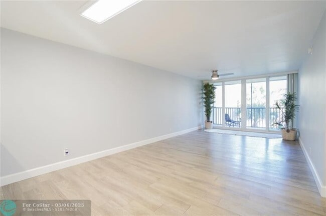 Building Photo - 7 Royal Palm Way