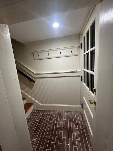 Building Photo - 122 Nashua Rd