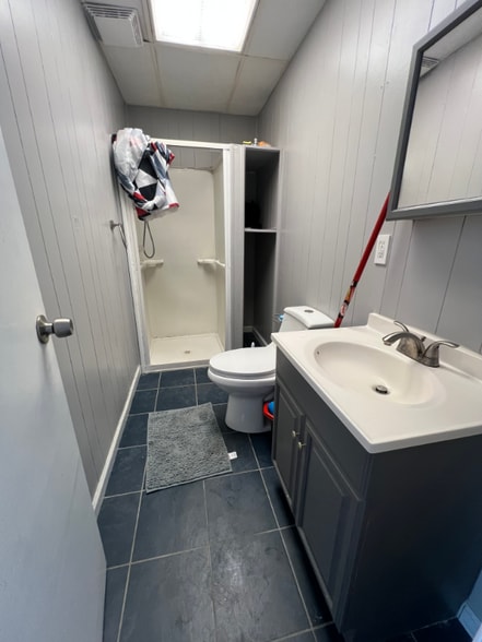 Building Photo - 403 25th St