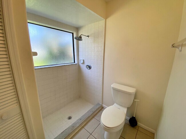 Building Photo - 3015 Crested Cir