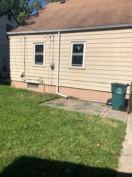 Building Photo - 3036 Greenfield Rd