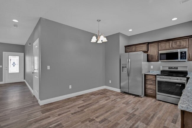 Building Photo - Brand New 2-Bed/3-Bath Townhouse in Joplin...
