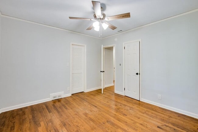 Building Photo - 1243 Spring Valley Ln NE
