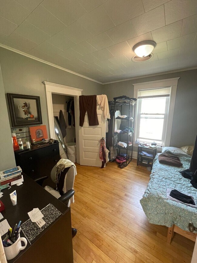 Building Photo - 309 N 26th Ave W