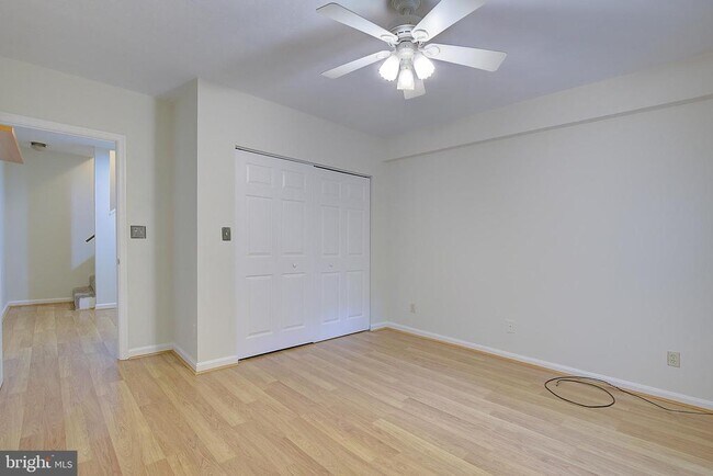 Building Photo - 48 Radcliffe Dr