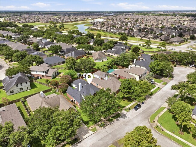 Building Photo - 6165 Darlington Ct