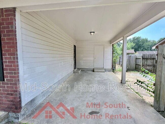 Building Photo - 2587 Wellons Ave