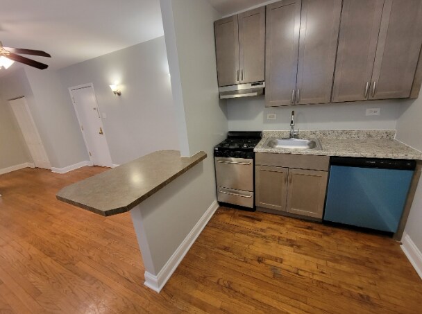 Building Photo - 1369 W Greenleaf Ave