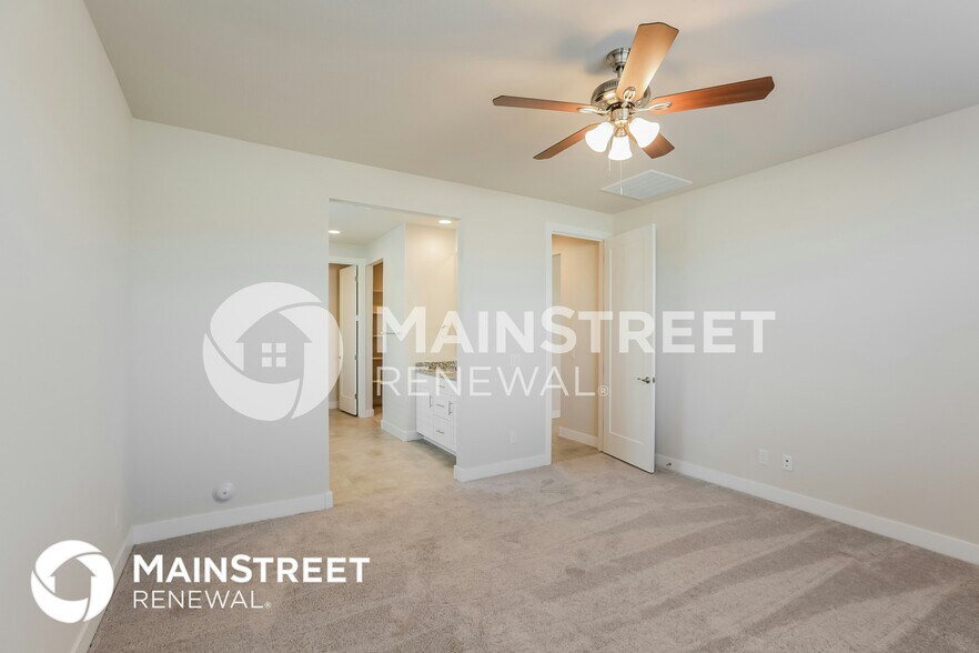 Building Photo - 8708 S 69th Dr