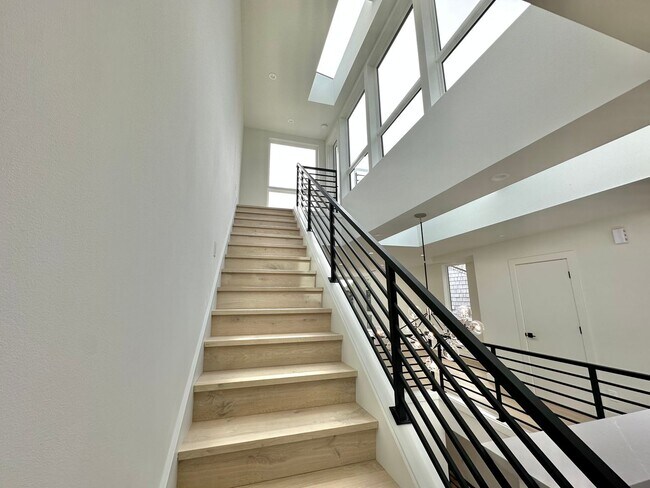 Building Photo - 507 Galer St