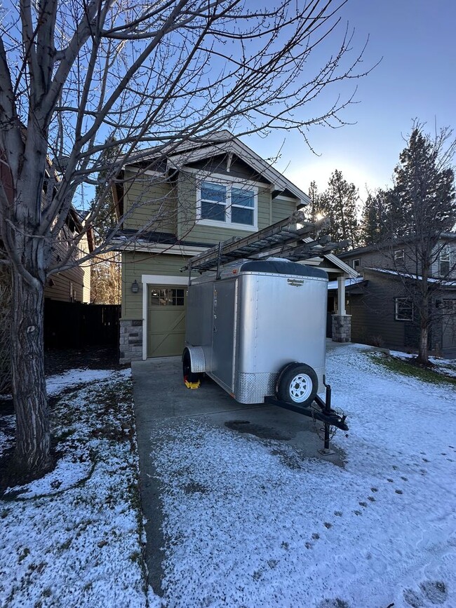 Building Photo - Comfortable Bend Living – 3 Bedroom Home with Spacious Bonus Room!