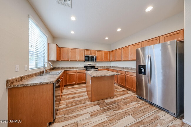 Building Photo - 9043 W Fullam St