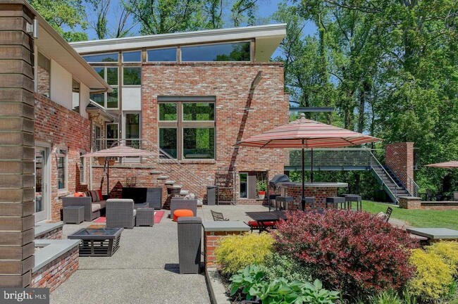 Building Photo - 1127 Winding Dr