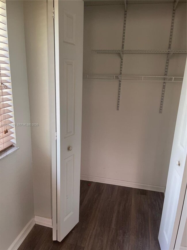 Building Photo - 2847 S Evergreen Cir