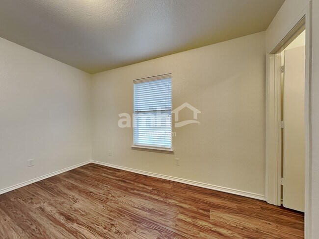 Building Photo - 3806 Evinrude Dr