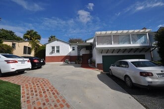 Building Photo - Large House, Close to Campus!!